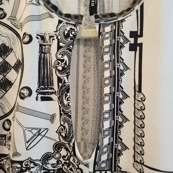 VERSUS VERSACE T shirt. Size M - Picture 8 of 11